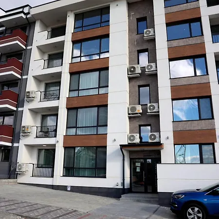 Vesta Blue Brand New Modern With Free Parking *
